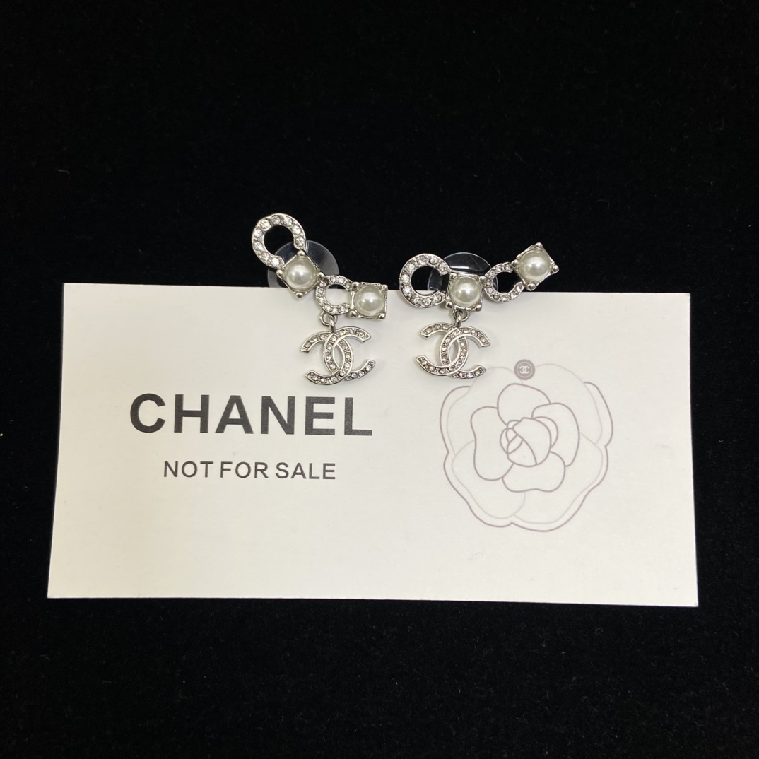 Chanel CoCo pearl double C stud earrings