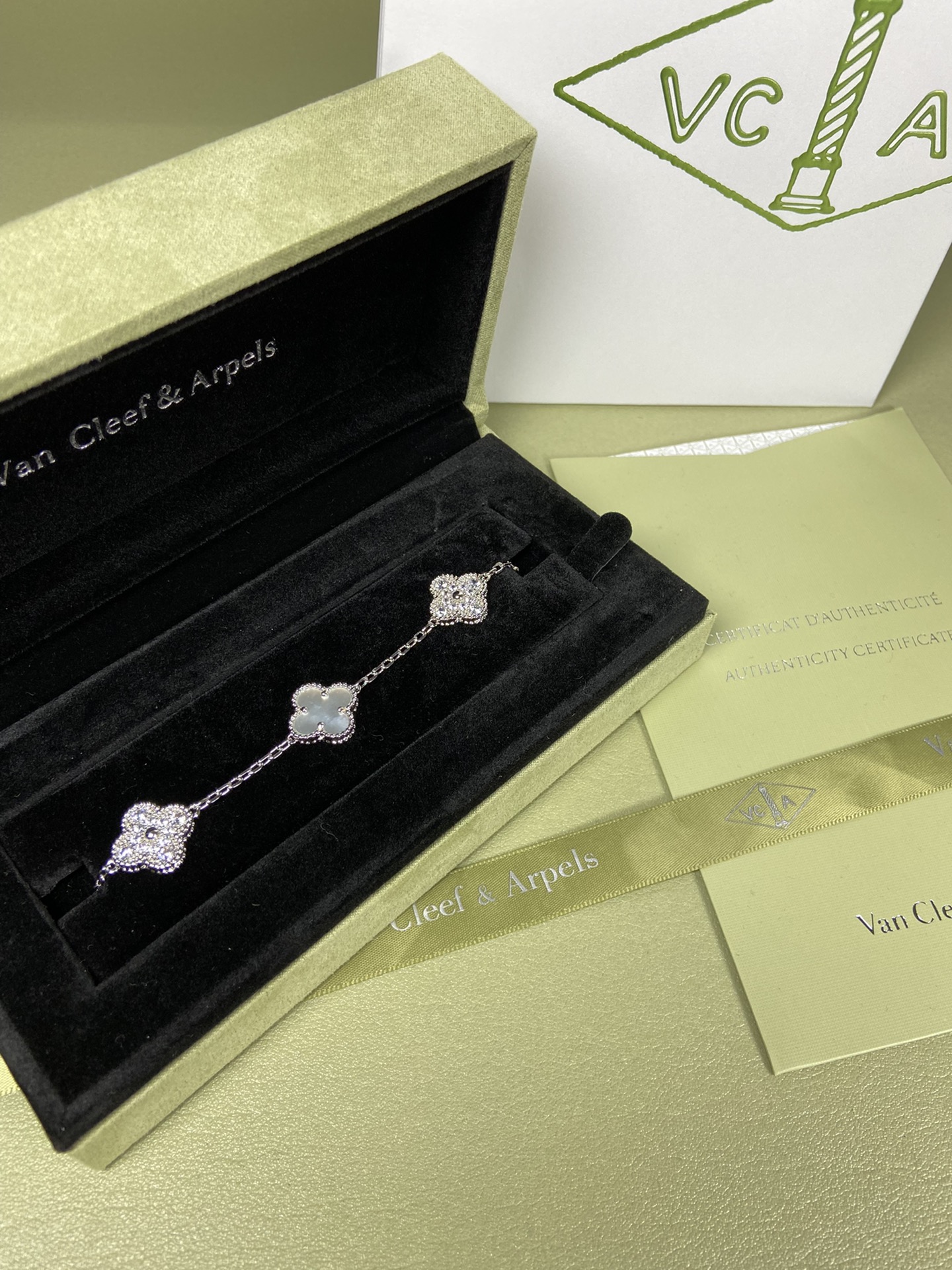 Van Cleef & Arpels four-leaf clover White bracelet