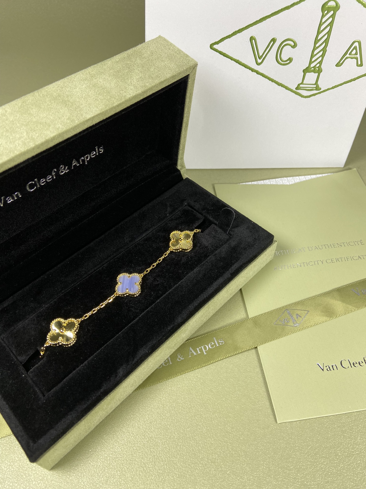 Van Cleef & Arpels four-leaf Purple chalcedony clover bracelet