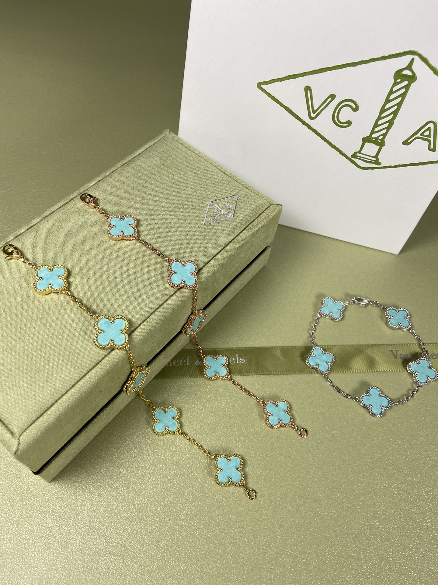 Van Cleef & Arpels four-leaf turquoise（Mint Blue) clover bracelet