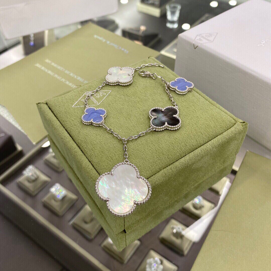 Van Cleef & Arpels four-leaf clover bracelet with irregular pattern