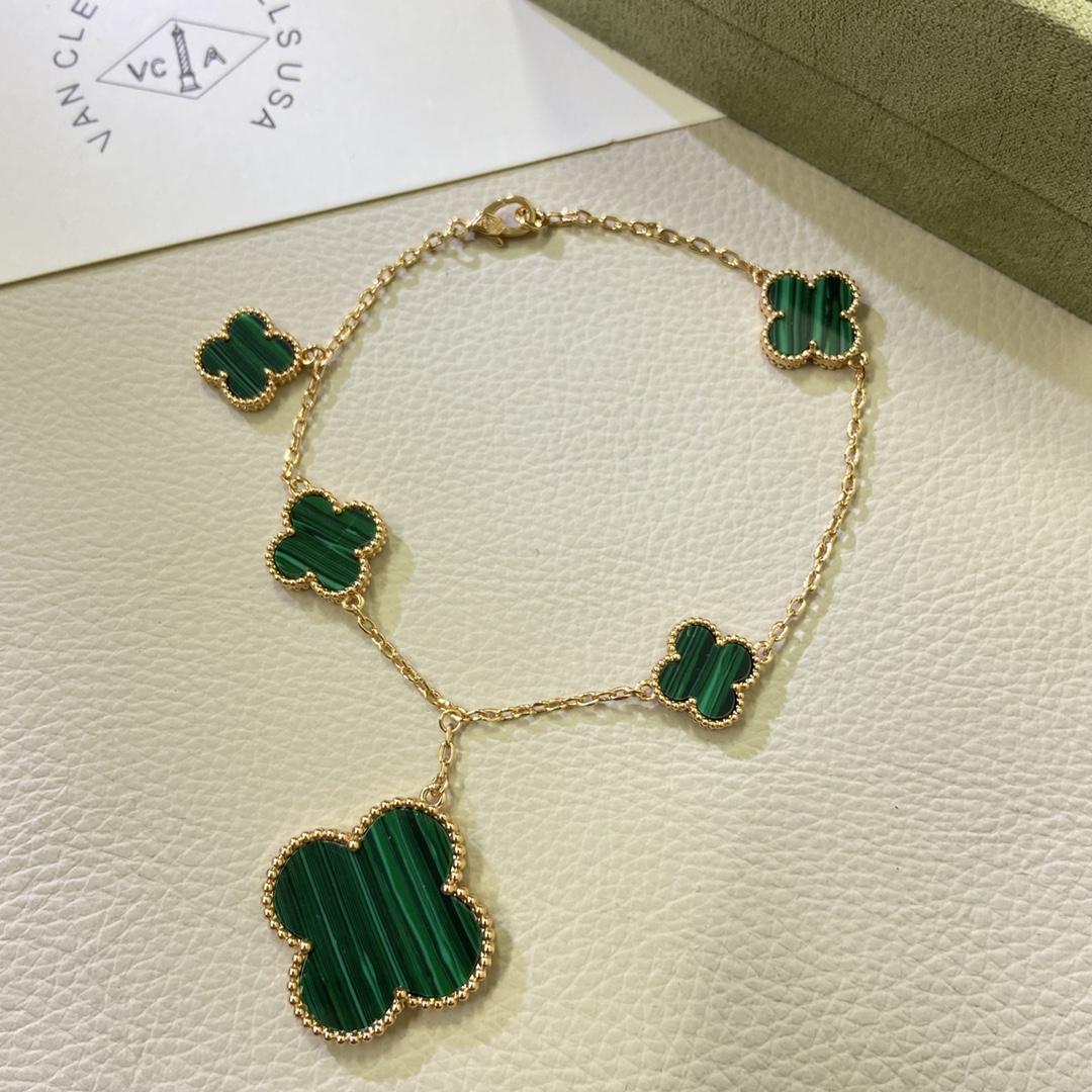 Van Cleef & Arpels four-leaf clover bracelet with irregular pattern