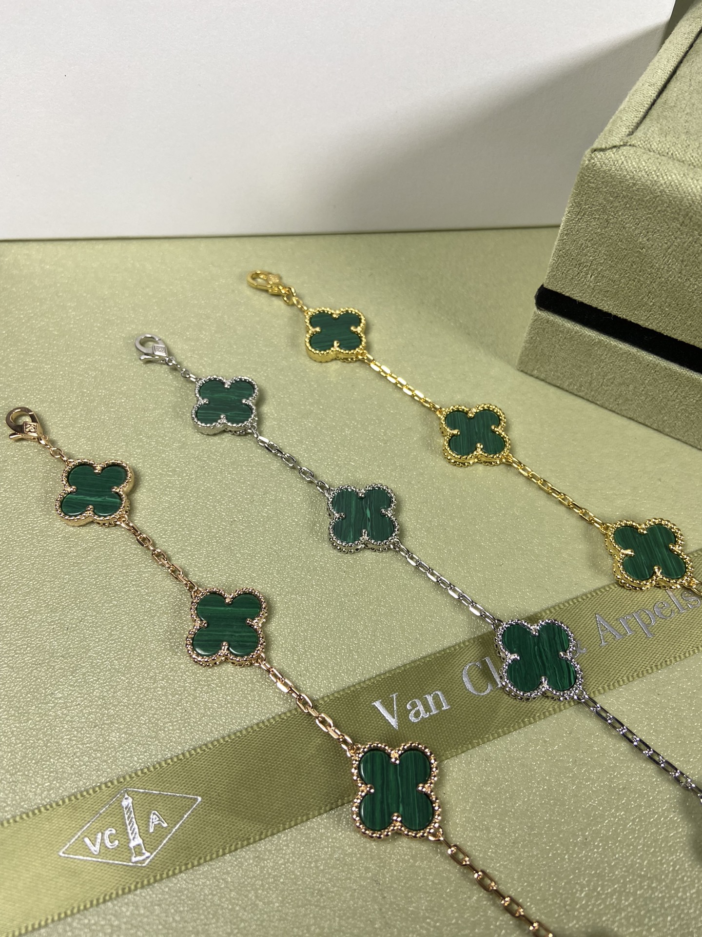Van Cleef & Arpels malachite four-leaf clover bracelet