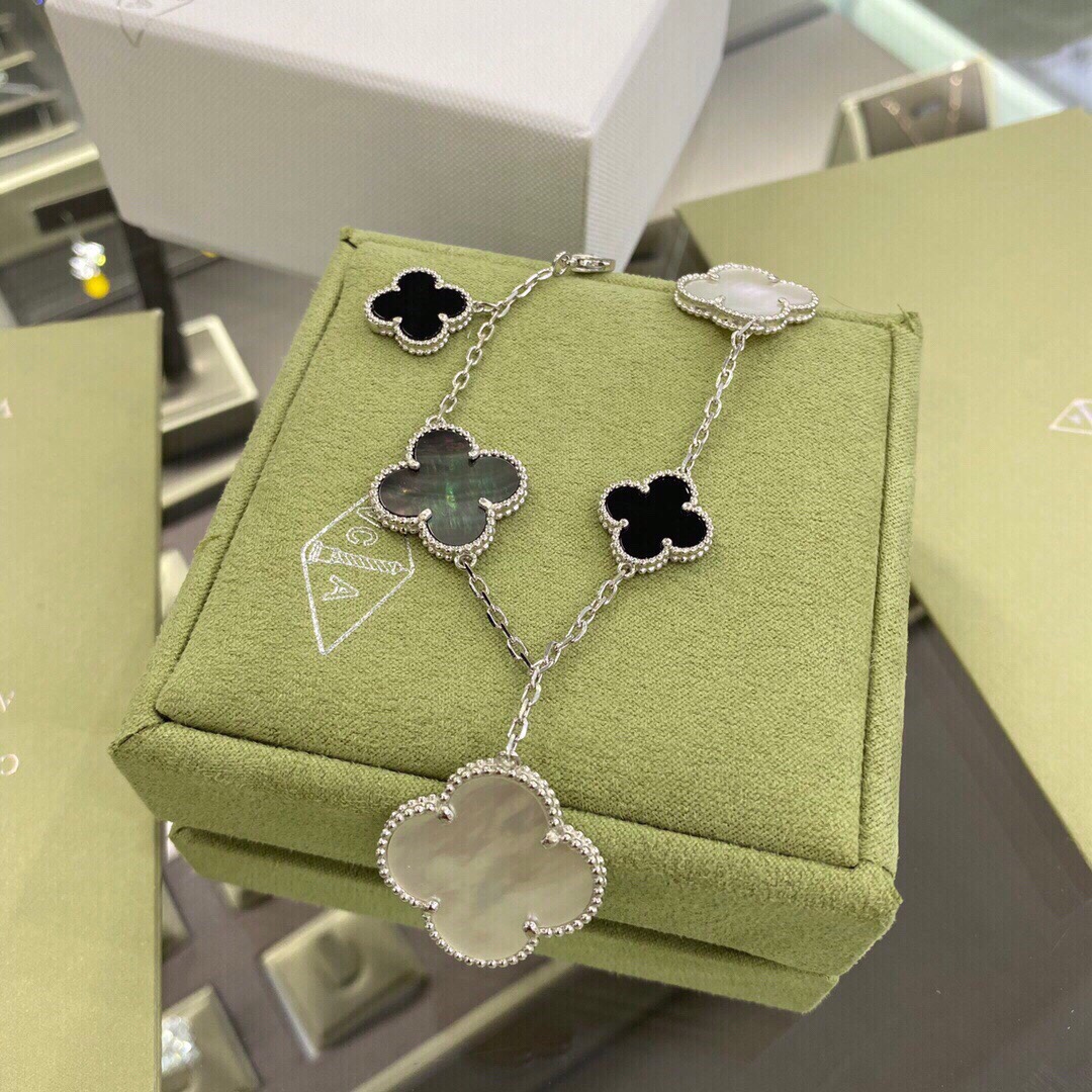 Van Cleef & Arpels four-leaf clover bracelet with irregular pattern