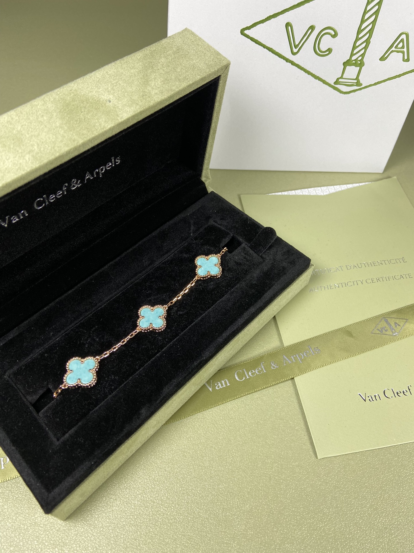 Van Cleef & Arpels four-leaf turquoise（Mint Blue) clover bracelet