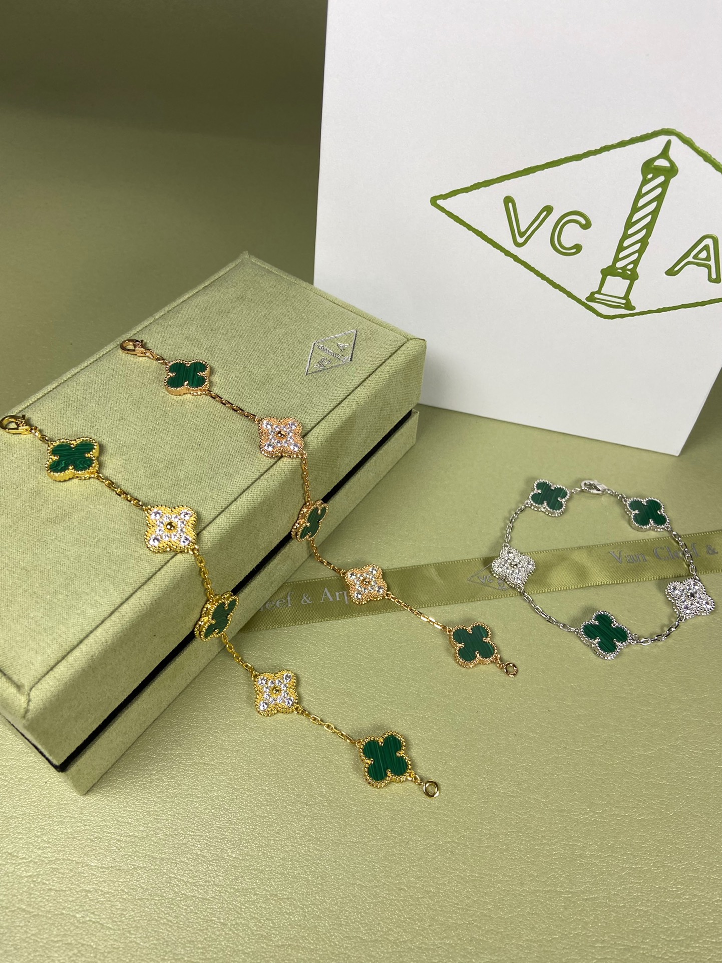 Van Cleef & Arpels malachite four-leaf clover bracelet
