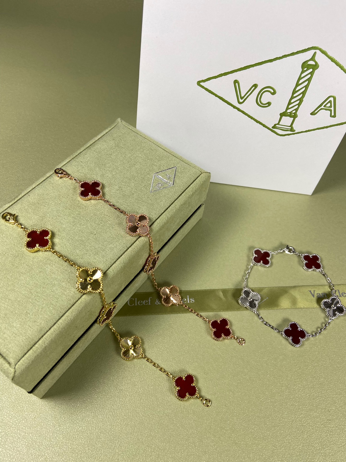 Van Cleef & Arpels carnelian four-leaf clover bracelet