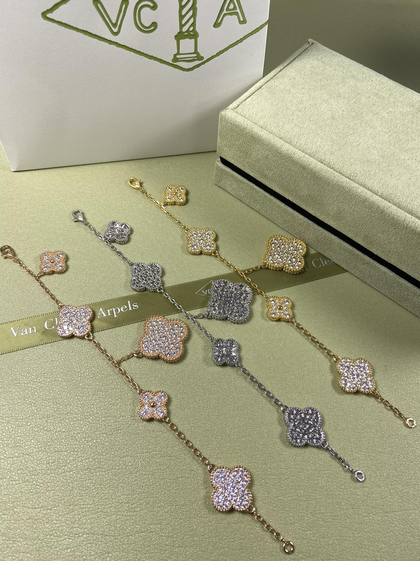 Van Cleef & Arpels four-leaf clover bracelet with irregular pattern