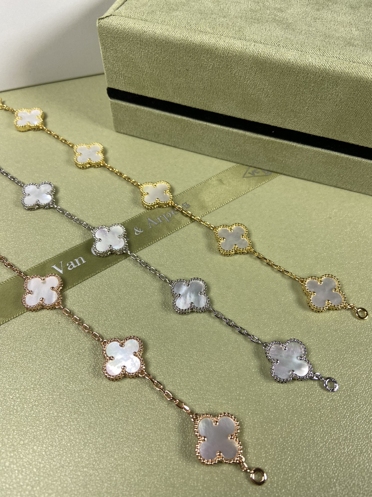 Van Cleef & Arpels four-leaf clover White bracelet