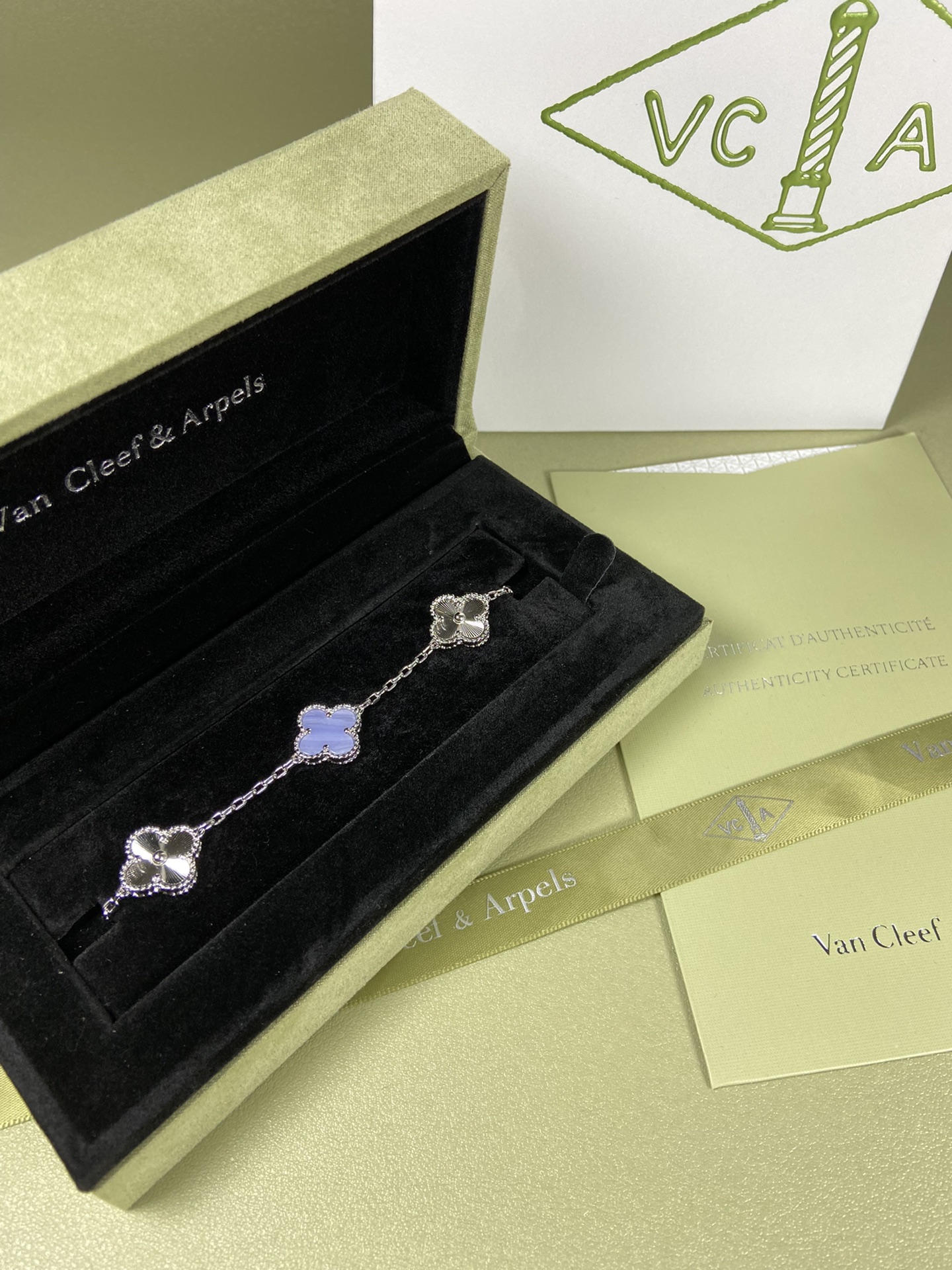 Van Cleef & Arpels four-leaf Purple chalcedony clover bracelet