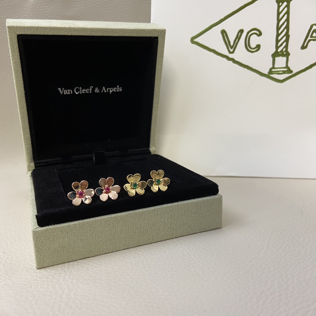 Van Cleef & Arpels Stud Earrings New Green Center Diamond Red Clover Stud Earrings
