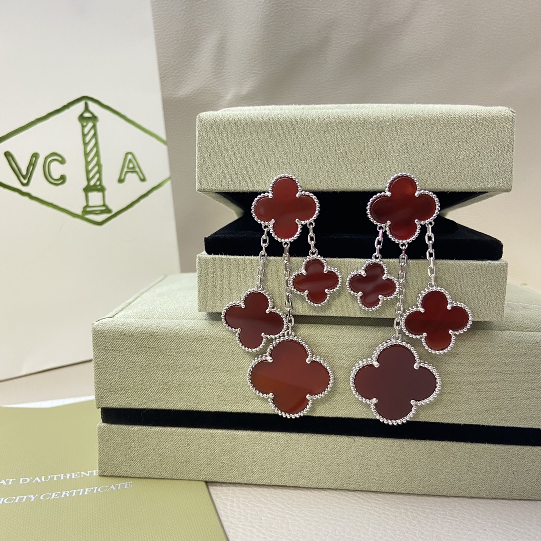 Van Cleef & Arpels Earrings New Four-Flower Carnelian Four-Leaf Clover Earrings