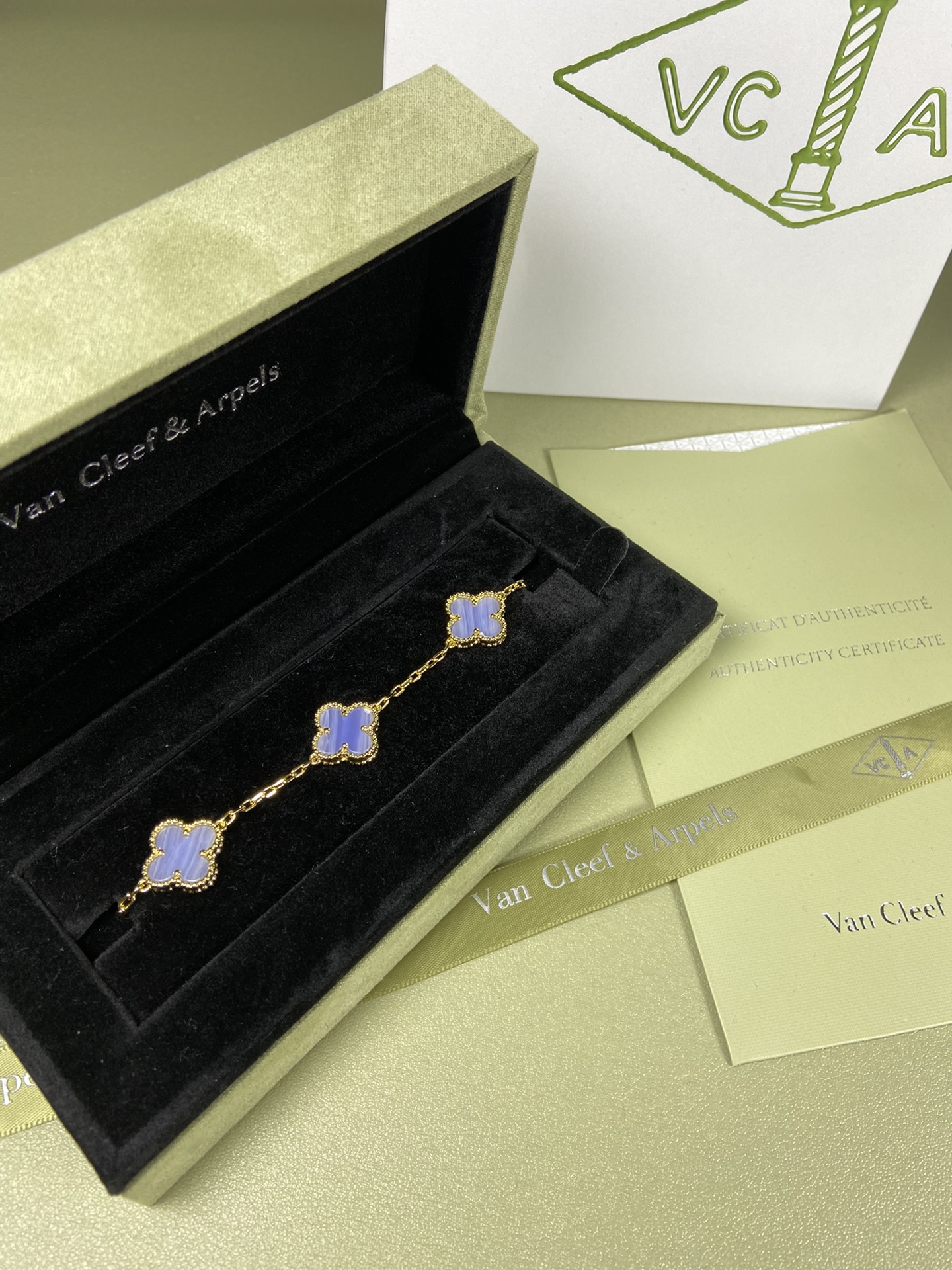 Van Cleef & Arpels four-leaf Purple chalcedony clover bracelet