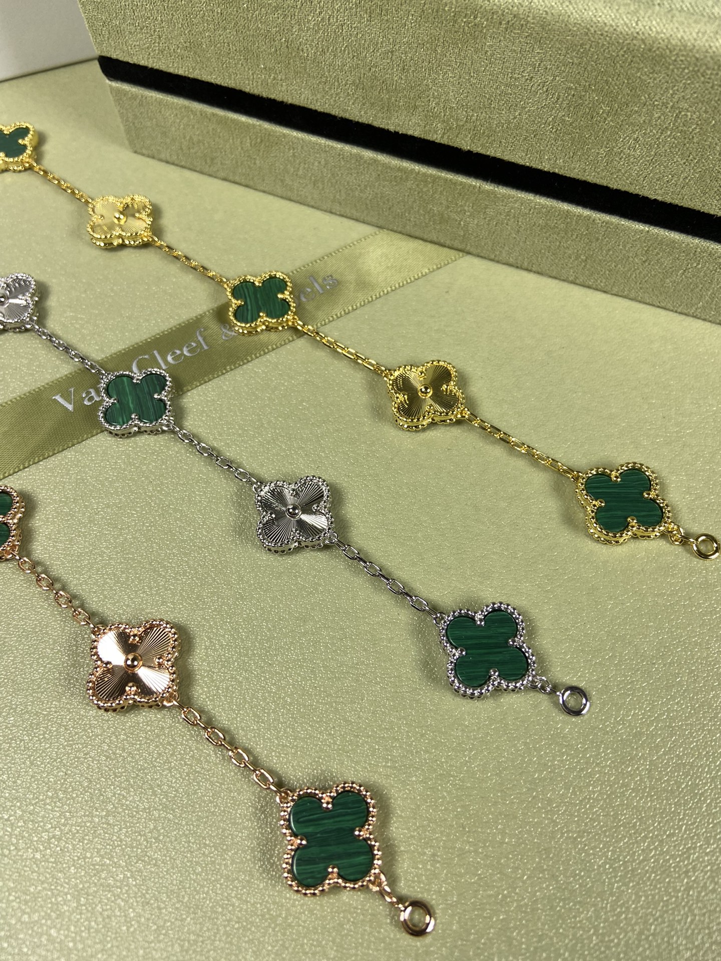 Van Cleef & Arpels malachite four-leaf clover bracelet