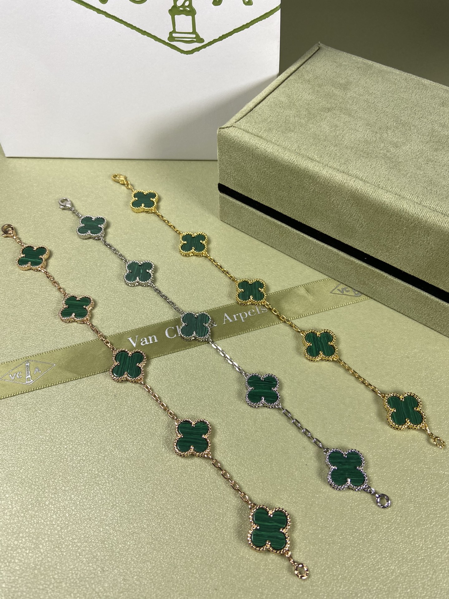 Van Cleef & Arpels malachite four-leaf clover bracelet