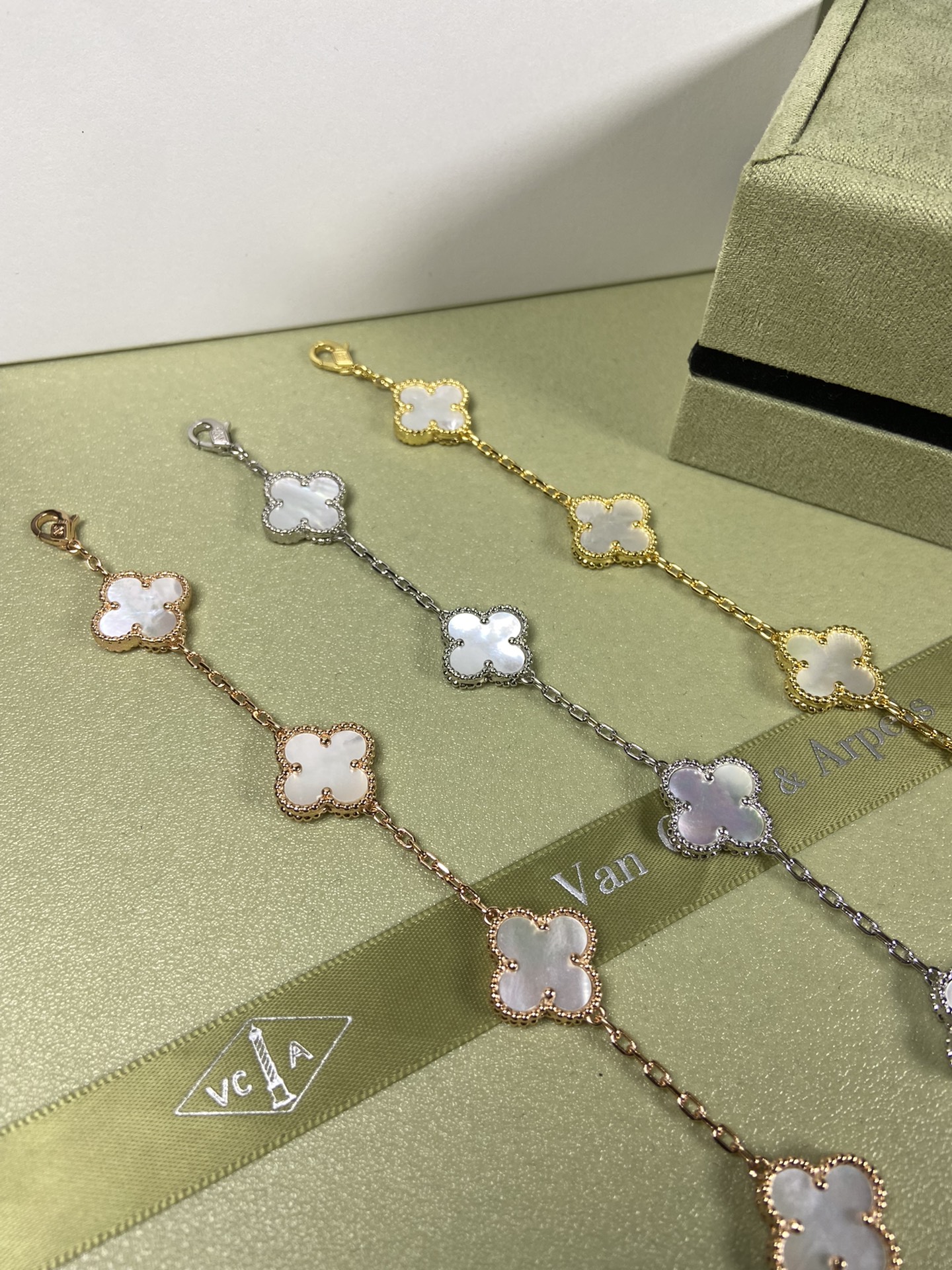 Van Cleef & Arpels four-leaf clover White bracelet