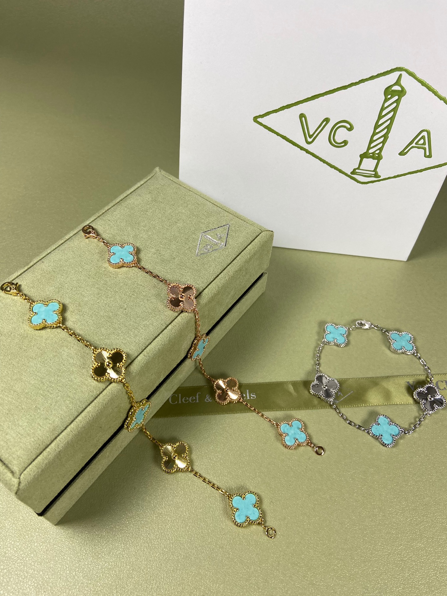 Van Cleef & Arpels four-leaf turquoise（Mint Blue) clover bracelet