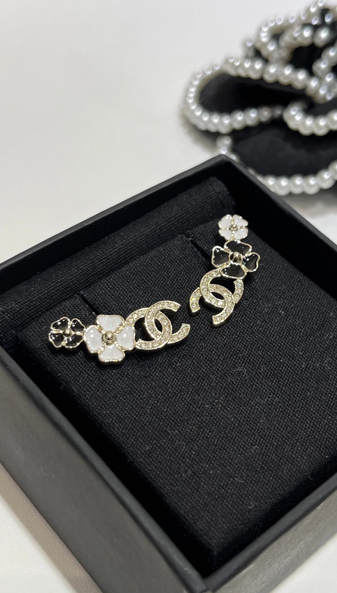 Chanel 25p enamel four-leaf clover stud earrings