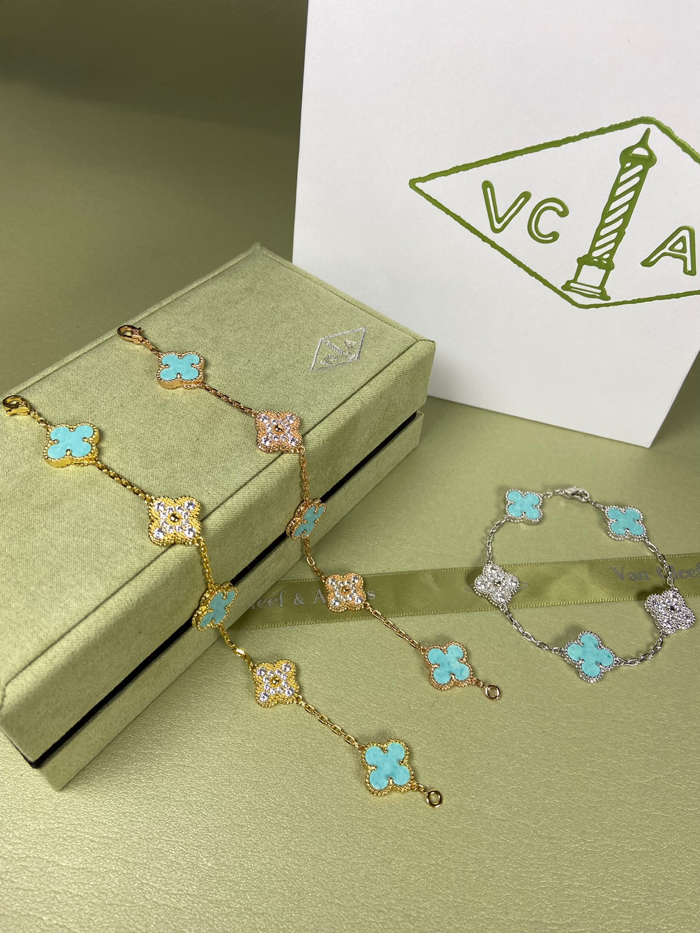 Van Cleef & Arpels four-leaf turquoise（Mint Blue) clover bracelet