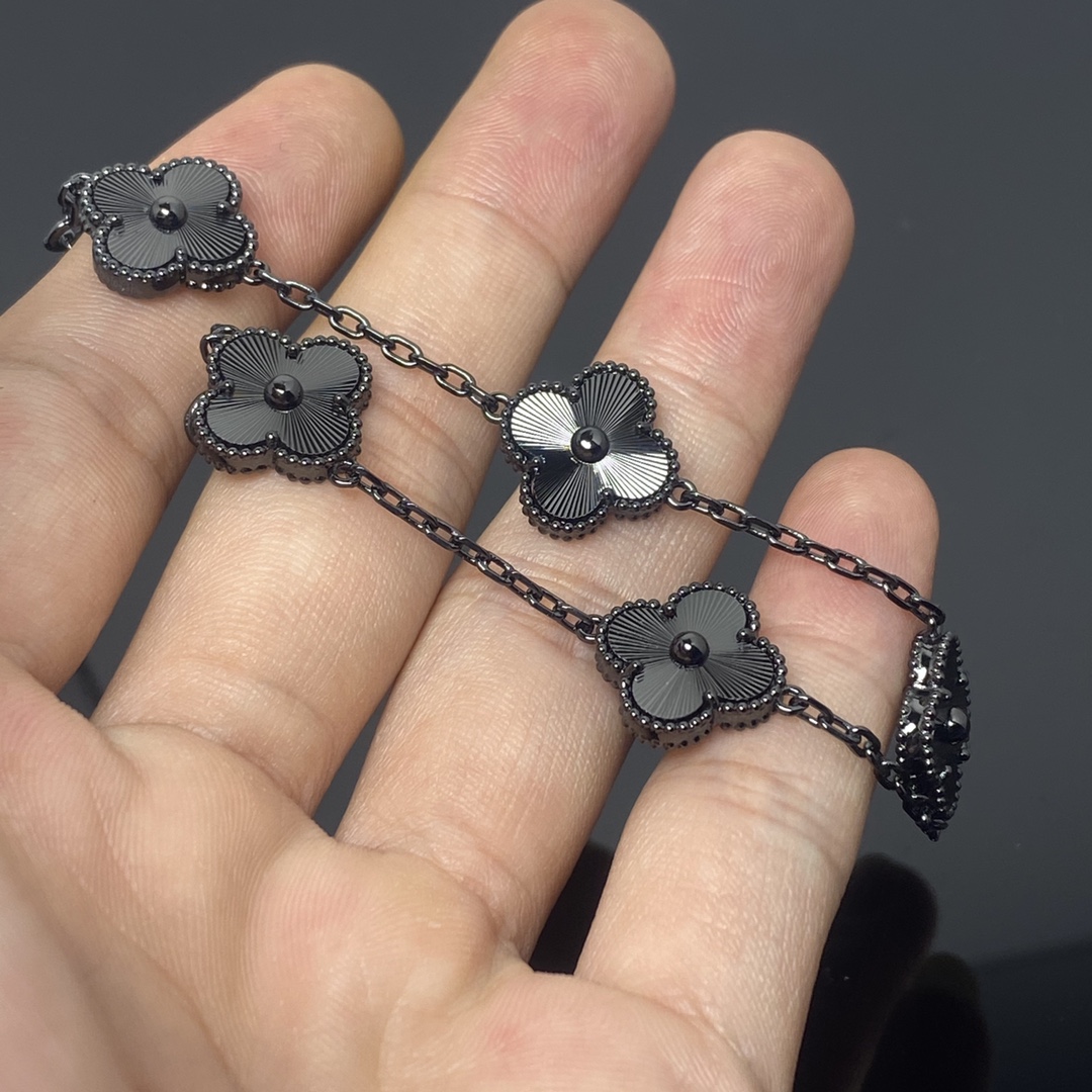 Van Cleef & Arpels laser bracelet