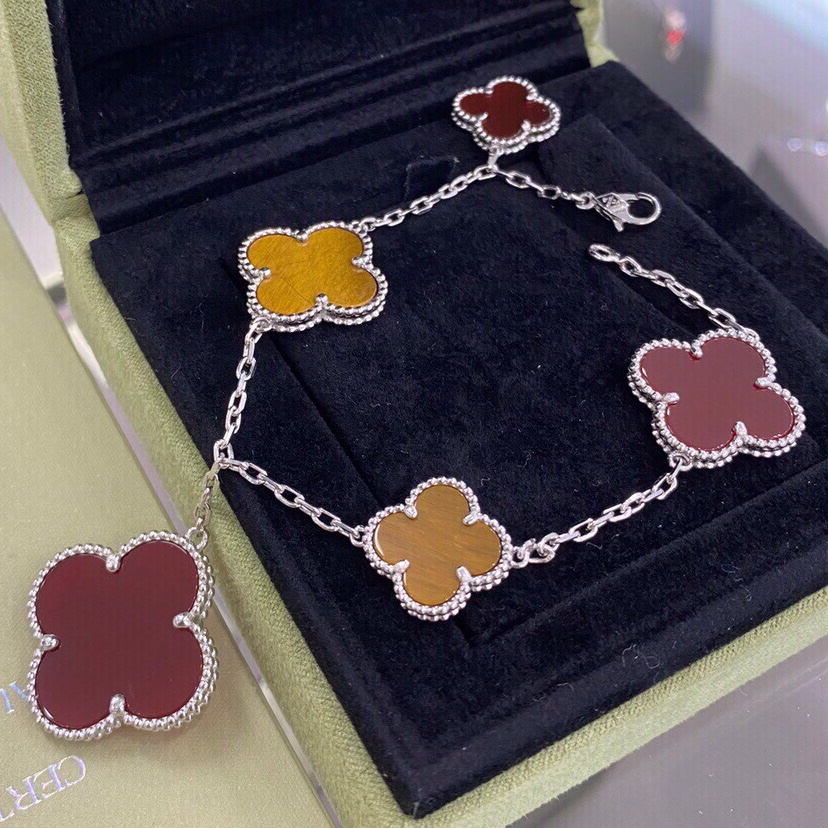 Van Cleef & Arpels four-leaf clover bracelet with irregular pattern