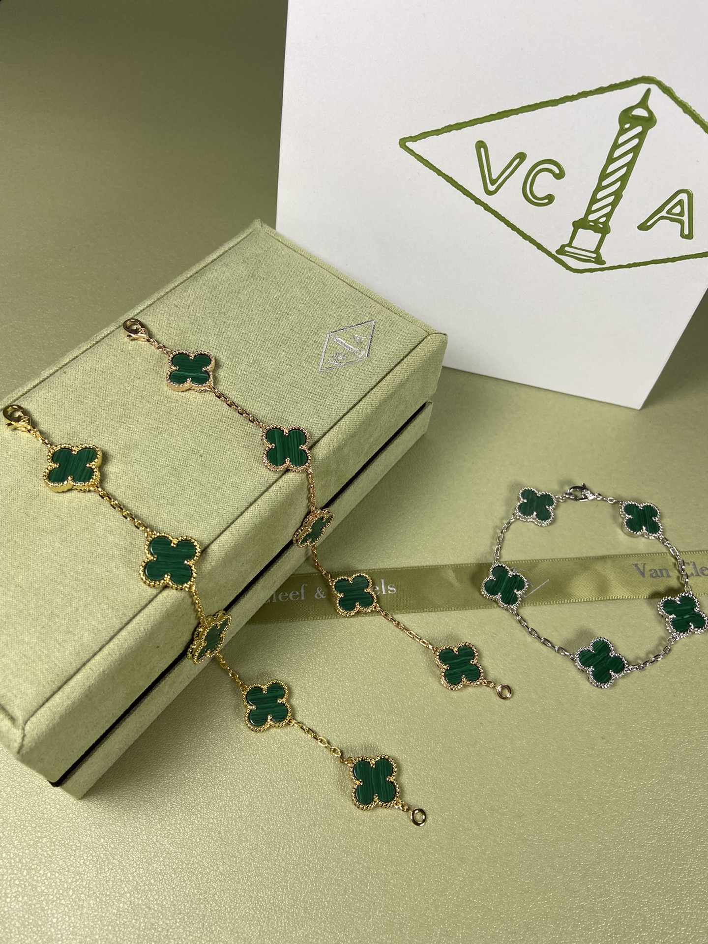 Van Cleef & Arpels malachite four-leaf clover bracelet