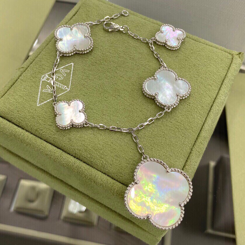 Van Cleef & Arpels four-leaf clover bracelet with irregular pattern