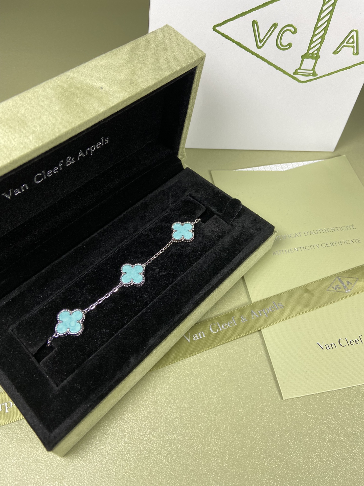 Van Cleef & Arpels four-leaf turquoise（Mint Blue) clover bracelet