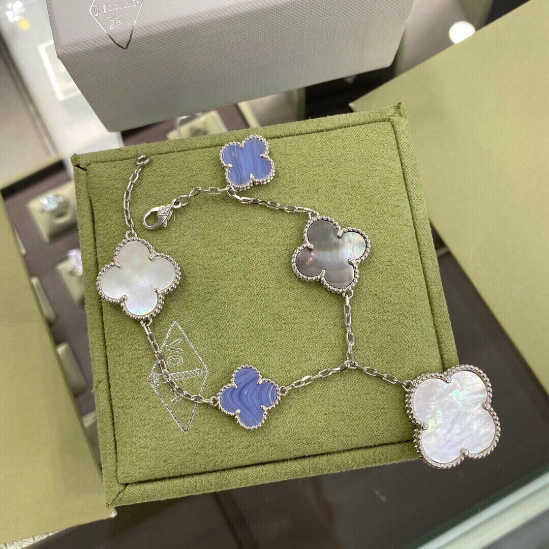 Van Cleef & Arpels four-leaf clover bracelet with irregular pattern