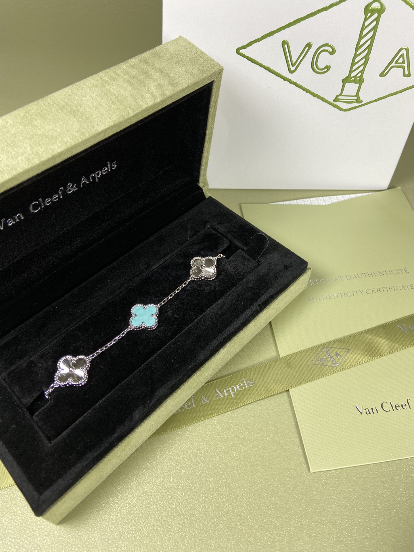 Van Cleef & Arpels four-leaf turquoise（Mint Blue) clover bracelet