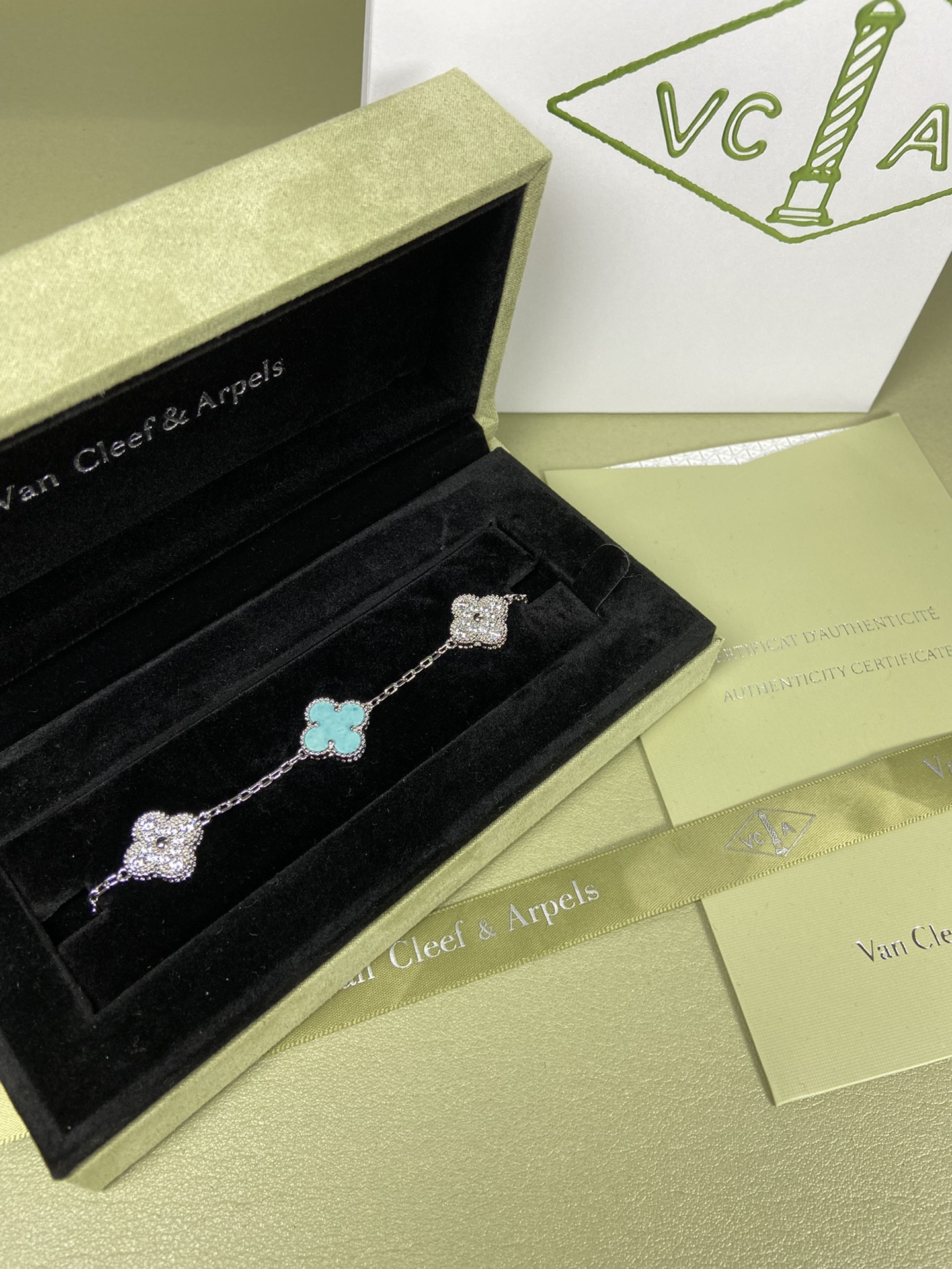 Van Cleef & Arpels four-leaf turquoise（Mint Blue) clover bracelet