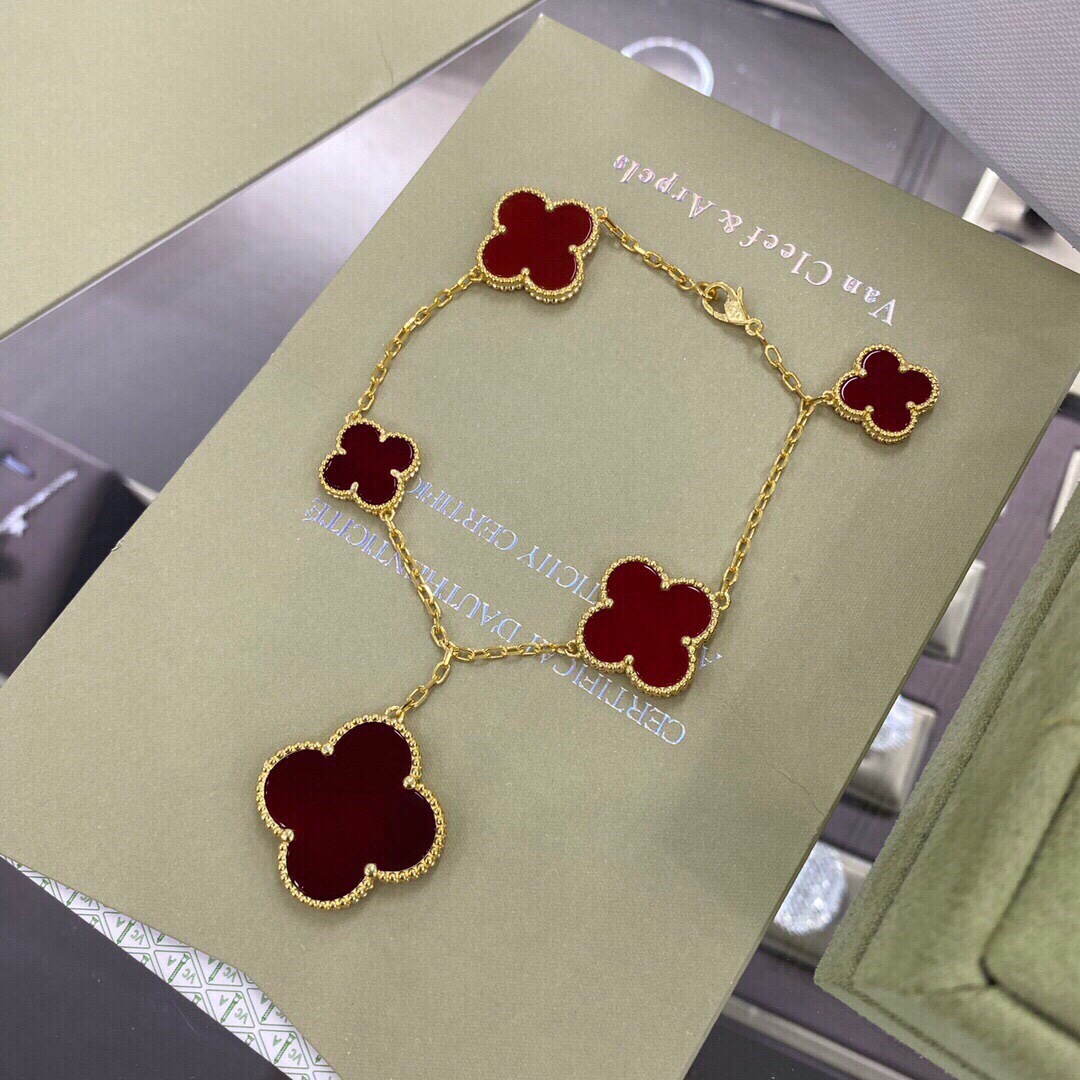 Van Cleef & Arpels four-leaf clover bracelet with irregular pattern