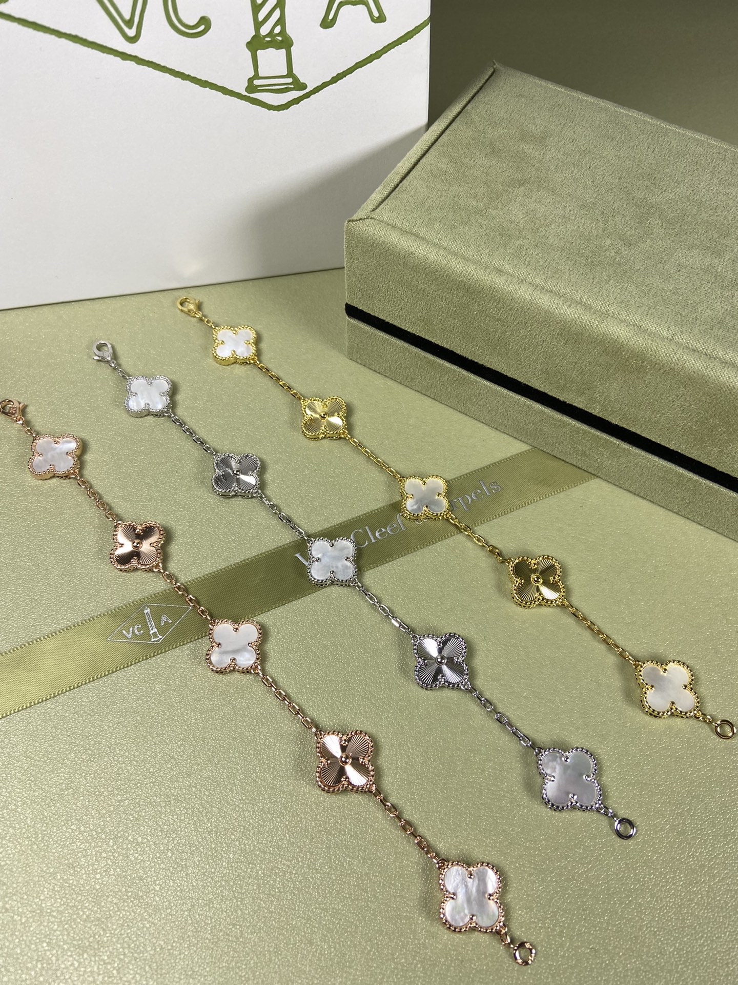 Van Cleef & Arpels four-leaf clover White bracelet