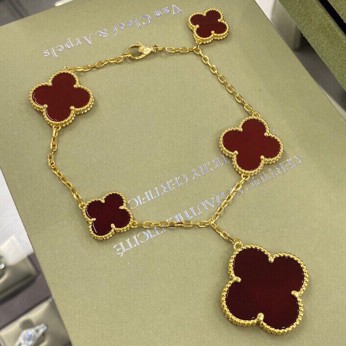 Van Cleef & Arpels four-leaf clover bracelet with irregular pattern