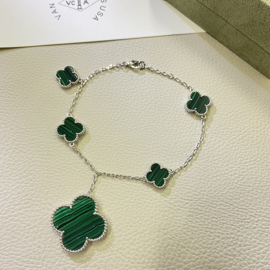 Van Cleef & Arpels four-leaf clover bracelet with irregular pattern