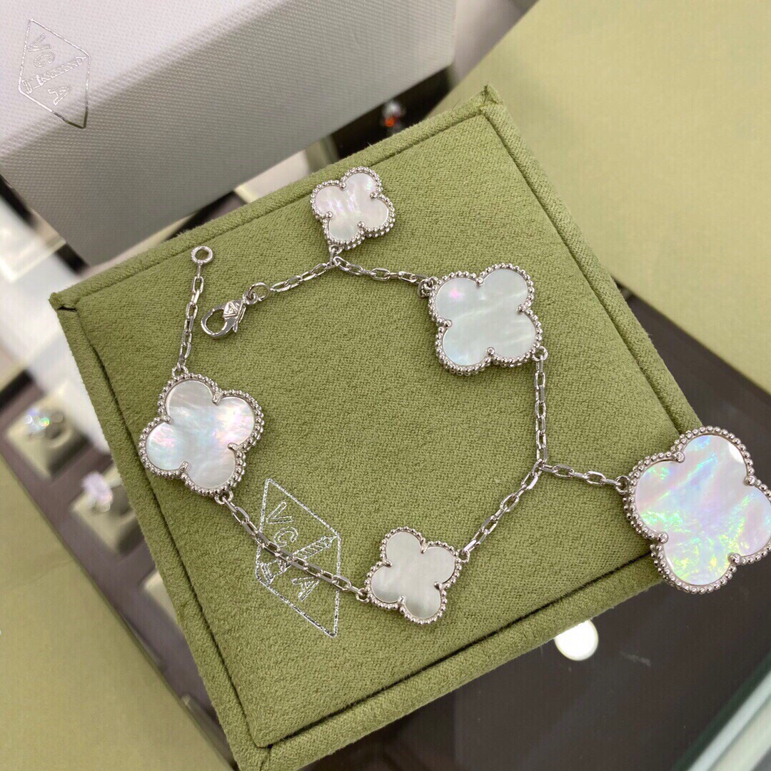 Van Cleef & Arpels four-leaf clover bracelet with irregular pattern