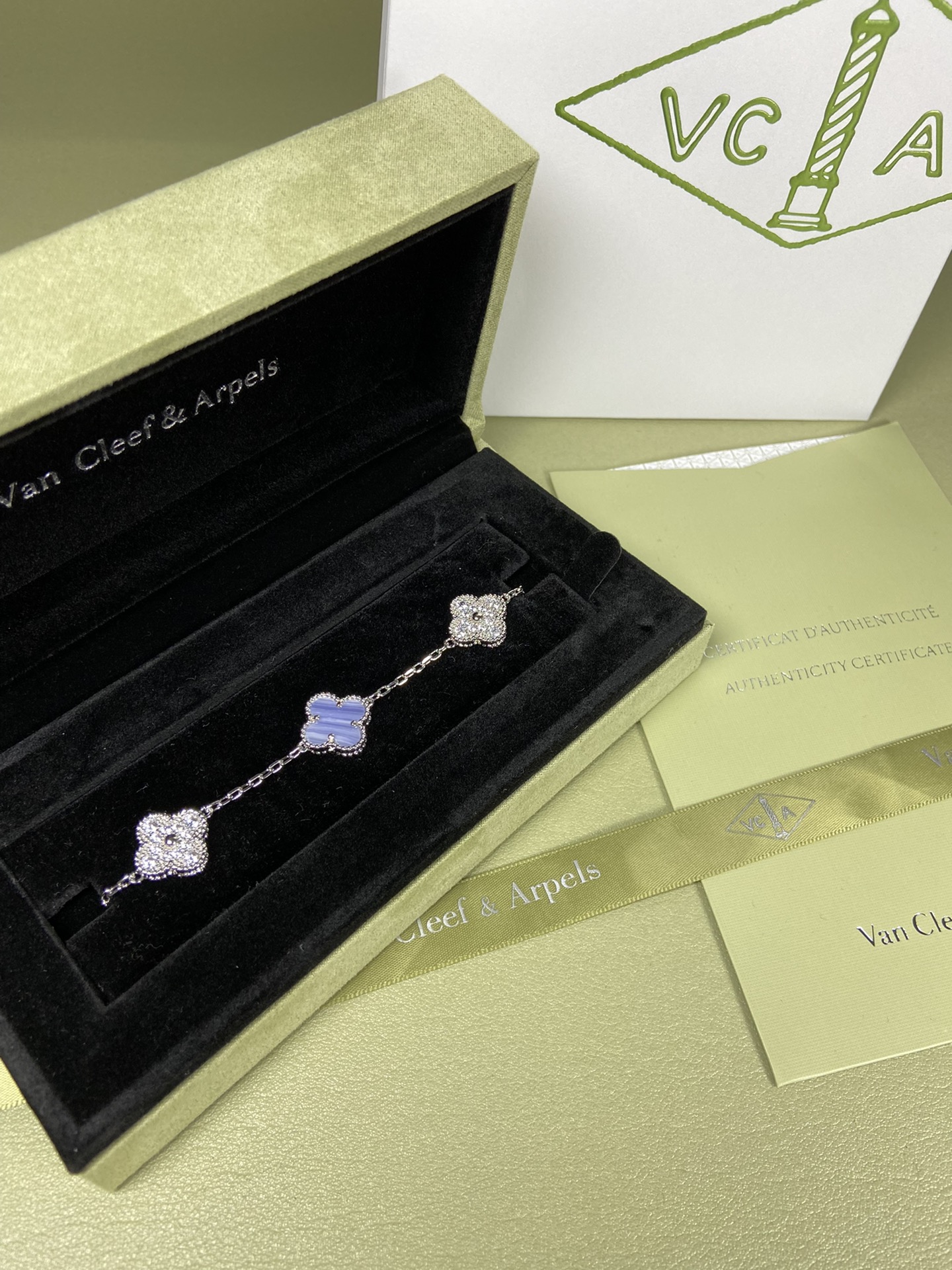 Van Cleef & Arpels four-leaf Purple chalcedony clover bracelet