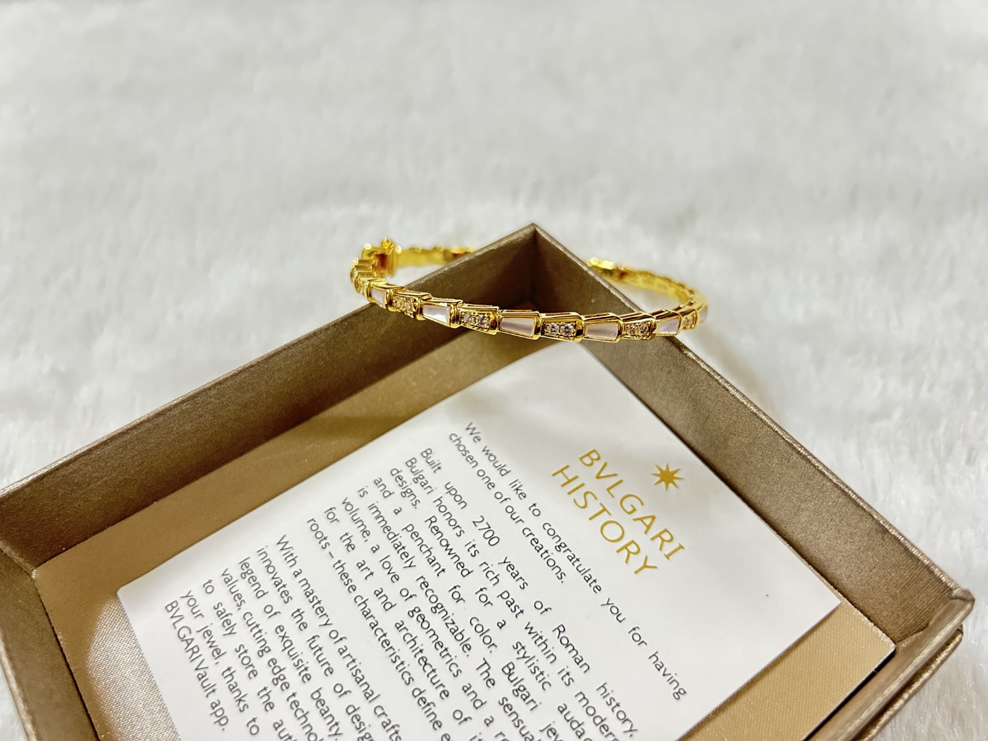 Bulgari Bracelet BVL GARI White Shellfish Snake Bracelet