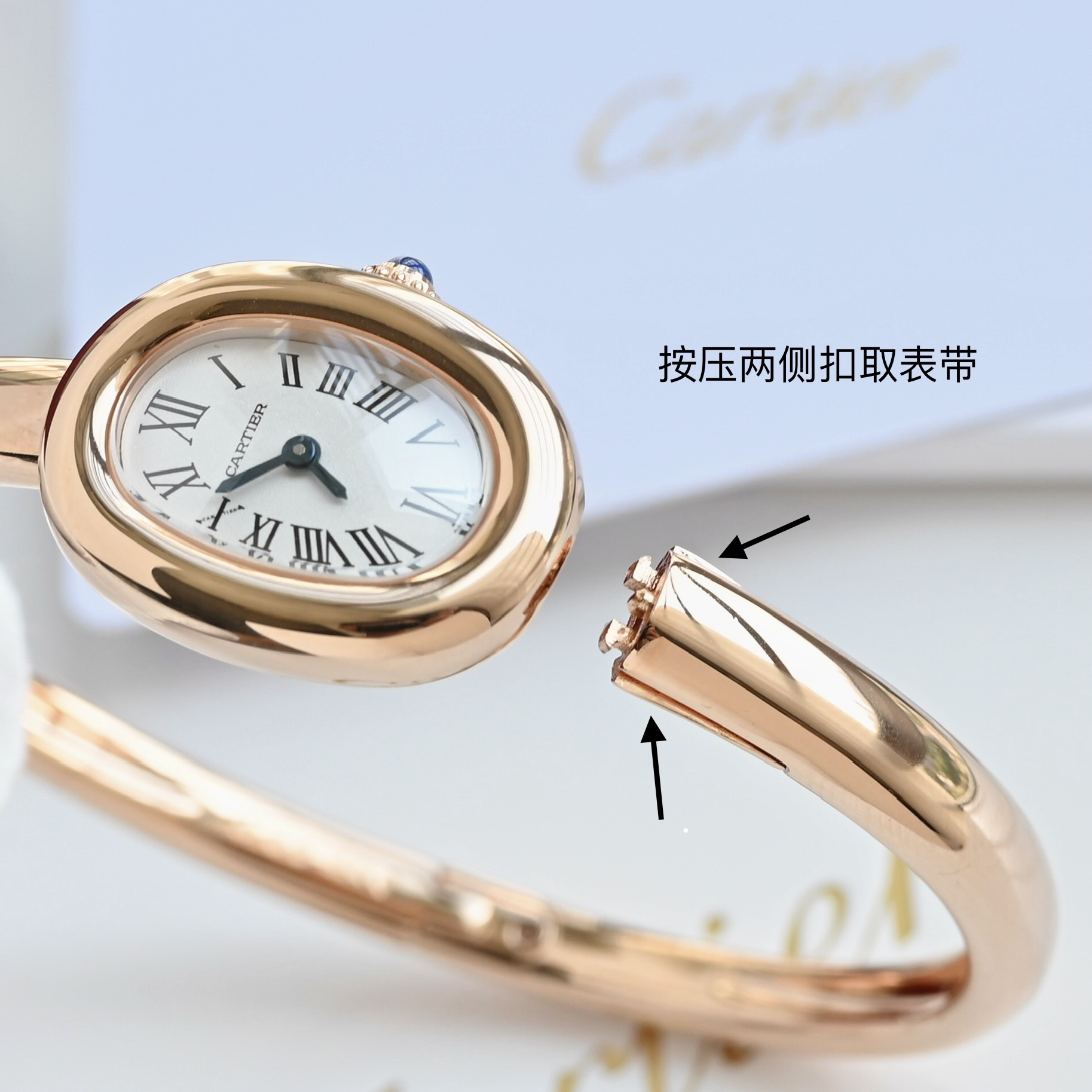 The new Cartier bathtub bracelet watch, 18k gold-plated version! A classic piece from Cartier's bathtub series watch. The all-new 'Baignoire' bathtub bracelet watch.