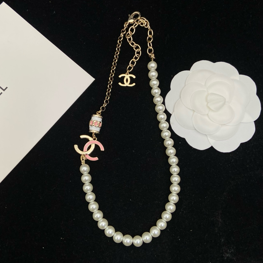 Chanel pink enamel double C pearl necklace Extravagant, elegant, cute and playful, versatile and everyday