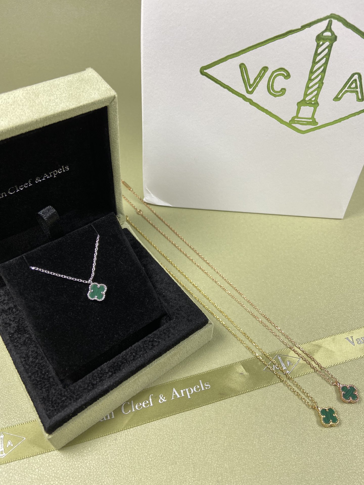 Van Cleef & Arpels mini Malachite four-leaf clover necklace