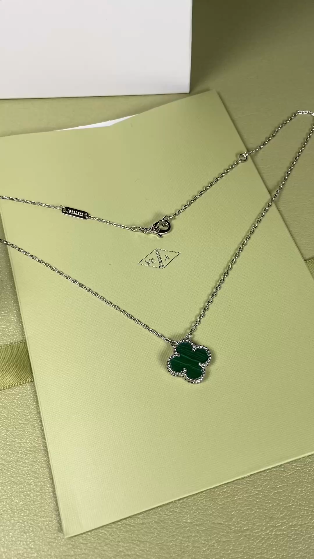 Van Cleef & Arpels malachite clover necklace