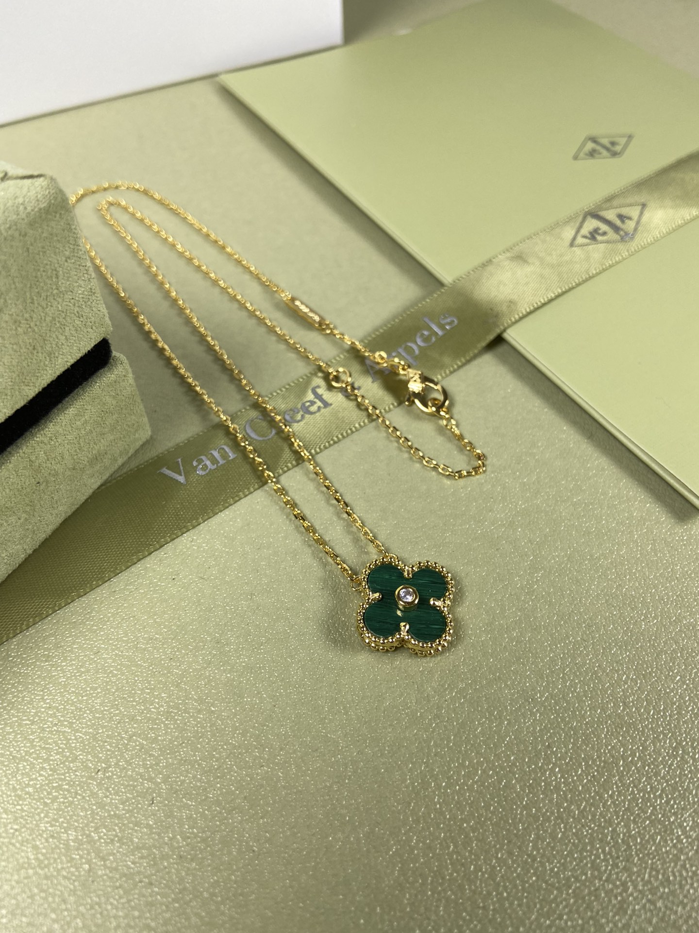 Van Cleef & Arpels malachite clover necklace