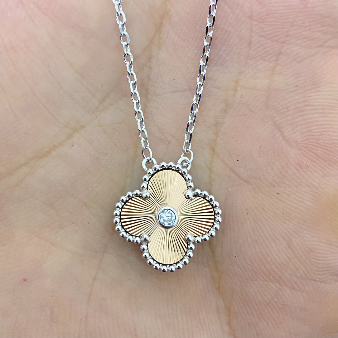 Van Cleef & Arpels laser clover necklace