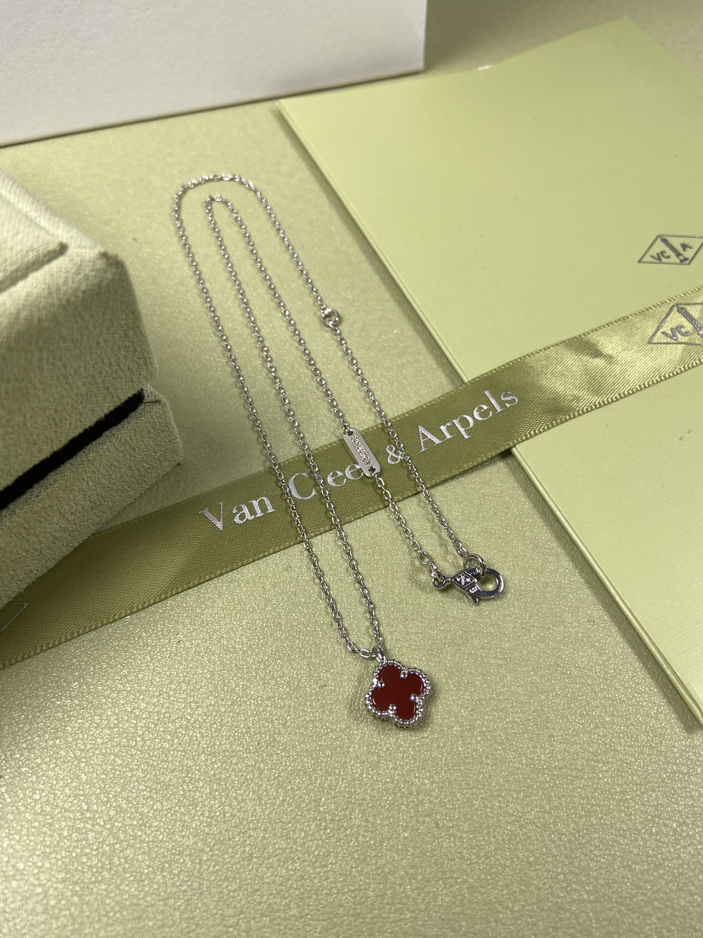 Van Cleef & Arpels mini carnelian clover necklace