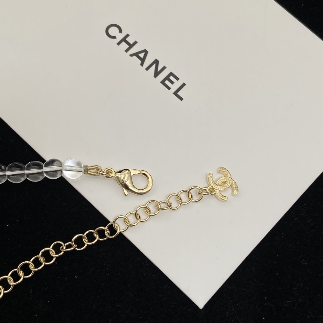 Chanel clear crystal gold double C necklace design sense is amazing, at a glance, the rich daughter temperament