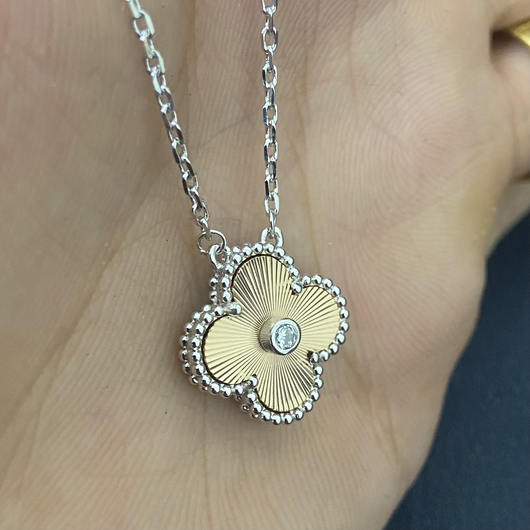 Van Cleef & Arpels laser clover necklace