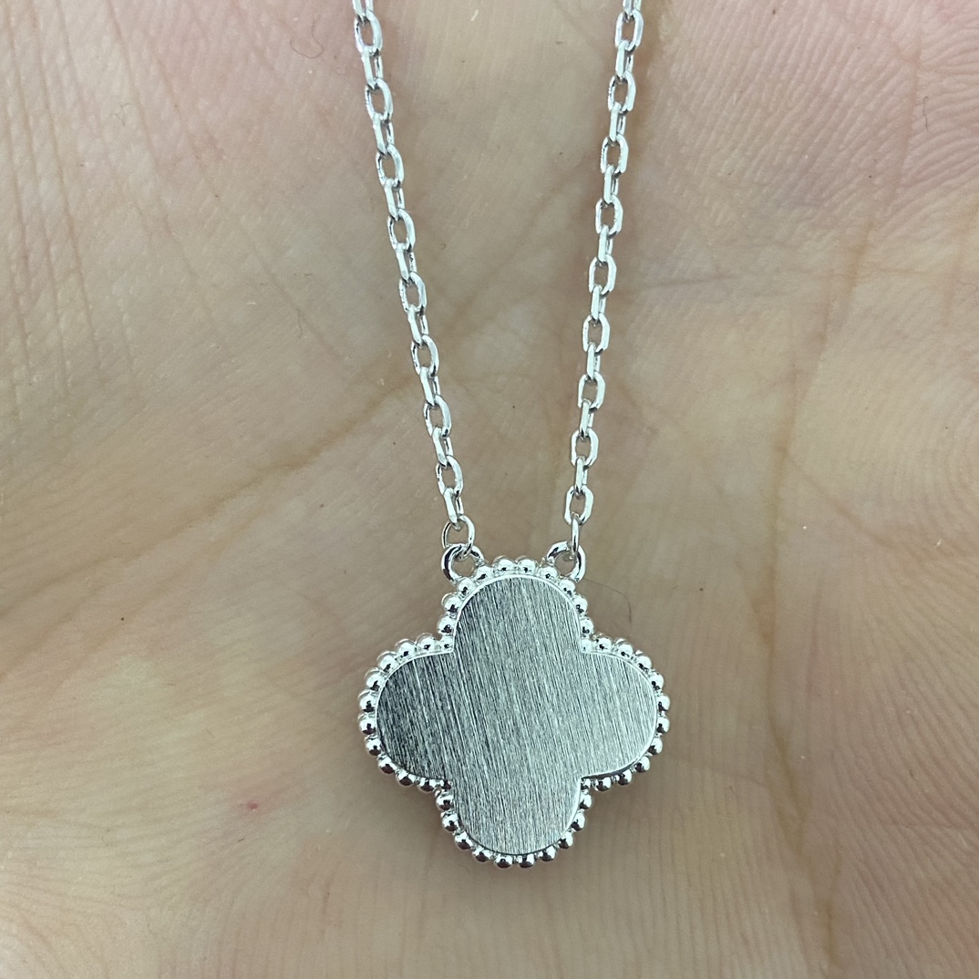 Van Cleef & Arpels laser clover necklace