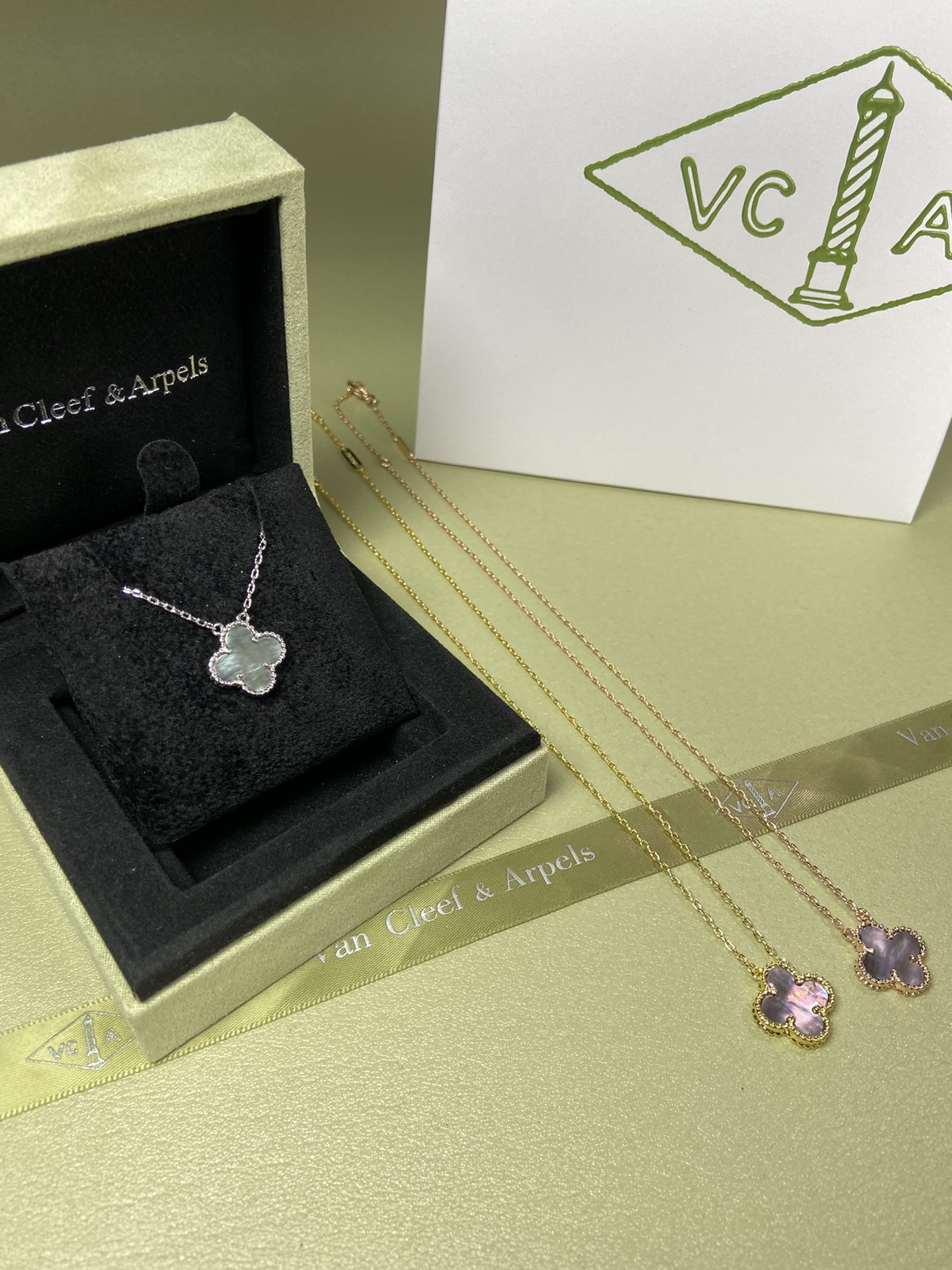 Van Cleef & Arpels gray mother-of-pearl four-leaf clover necklace