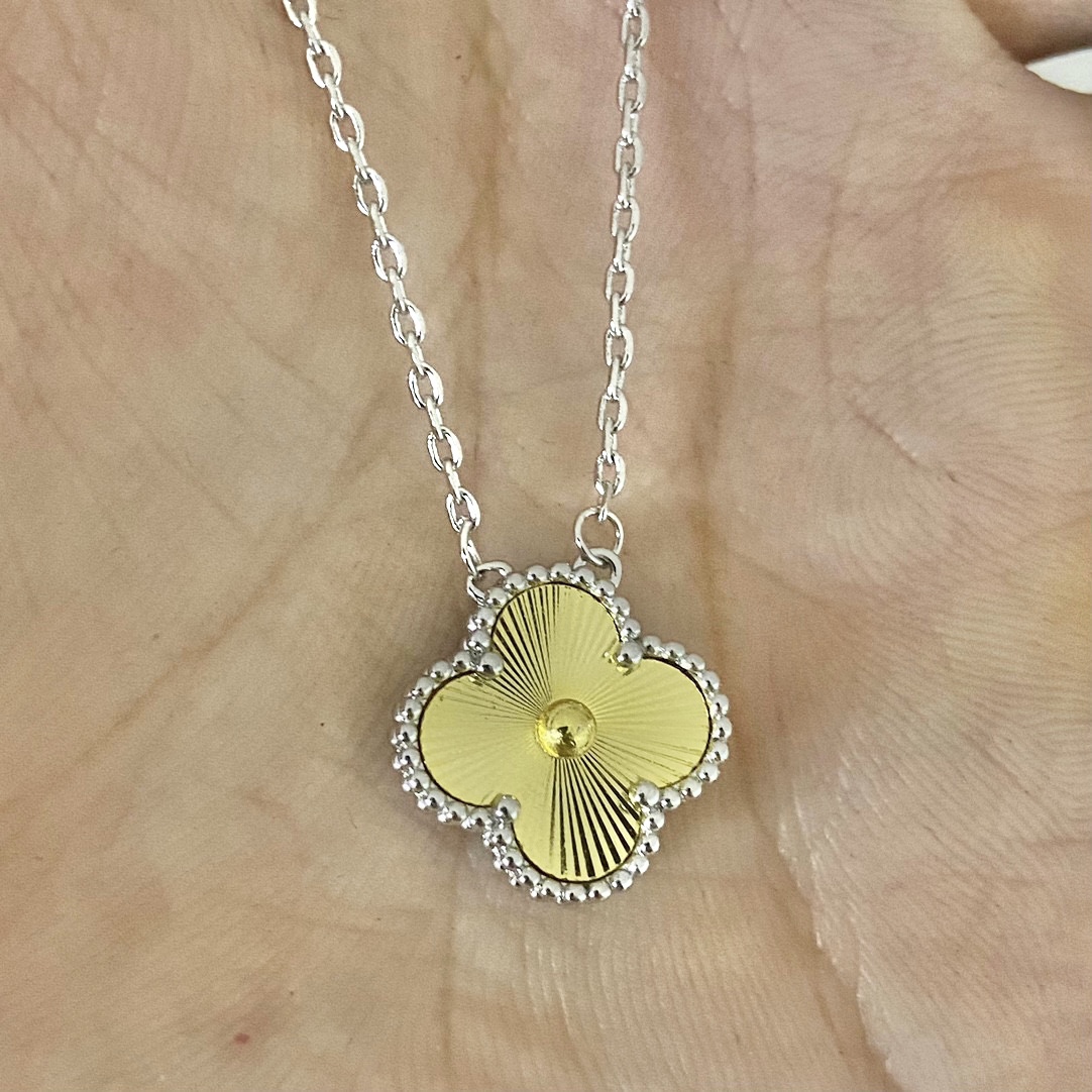 Van Cleef & Arpels laser clover necklace